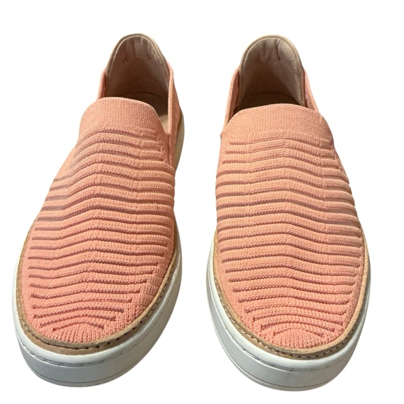 UGG‎ Coral Slip-On Sneakers size 6 - Picture 1 of 7